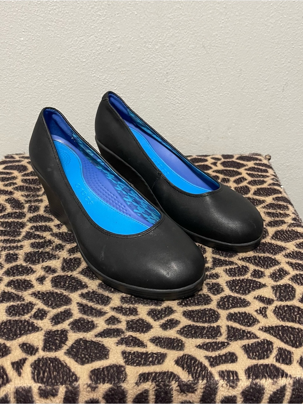 Crocs Aleigh Slip On Wedge Shoes Black Leather Comfort Womens 7.5